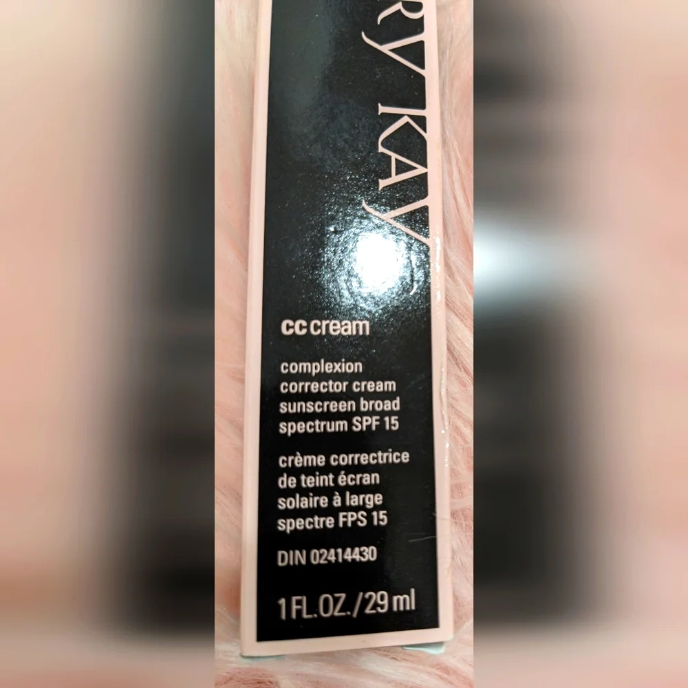 Mary Kay Complexion Corrector Cream Sunscreen SPF 15 - Picture 4 of 7